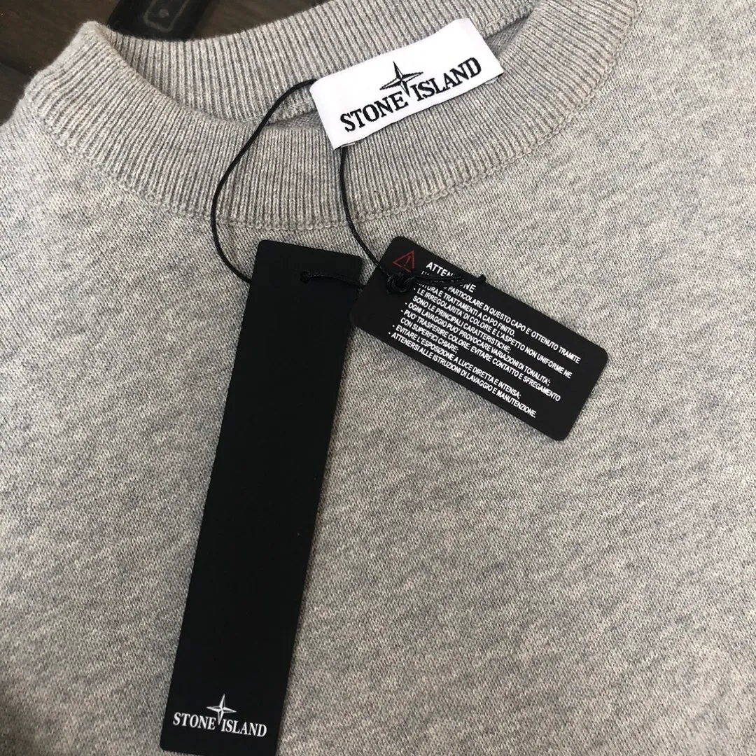 P190 STONE ISLAND 💥 Exclusive latest men's casual pullover knitted sweater ~ advanced customization, full of urban style, classic, simple and elegant round neck bottoming knitted sweater. Imported fabrics are soft and delicate, and are skin-friendly and comfortable to wear. A basic foundation is indispensable for men's wardrobes. They can be used to match various clothing anytime and anywhere to meet your daily needs. The design of the clothes is very simple, embellished with unique compass logo embroidery, fashionable and versatile⚠️⚠️✨✨A must-have item for men! All three standards are complete! Color: black, off-white, gray Size: M-3XL (please state your height and weight when placing an order)